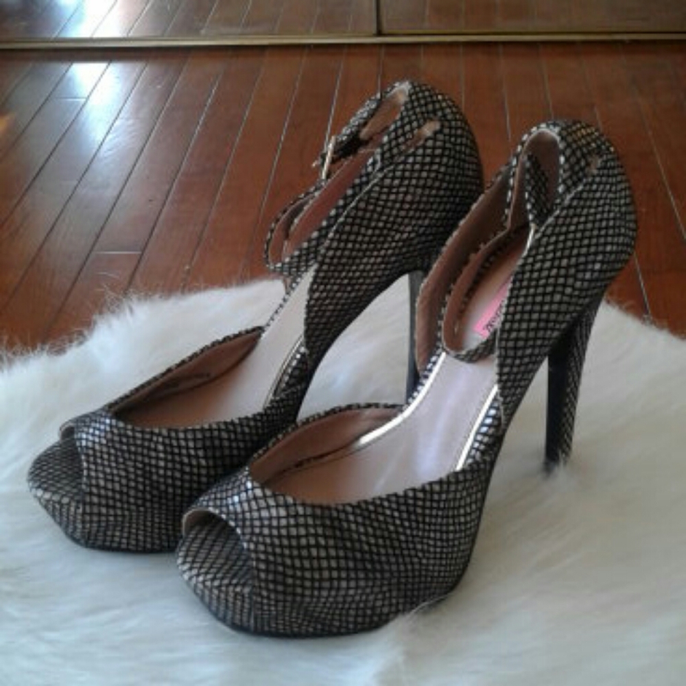 Betsey Johnson Lace Print Open Toe Platform Heels Size 7.5